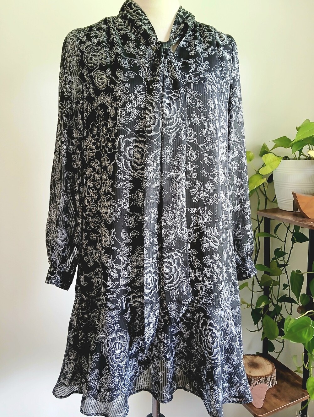 LOFT-Floral Black/White-Silver Shimmer Dress-Size Small